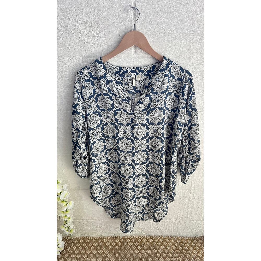 Cato Floral Gray Knit Top Size Small